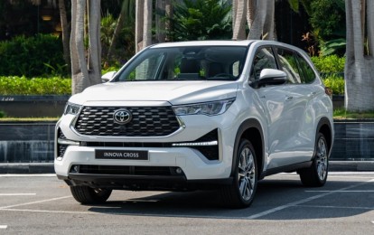 Toyota Innova Cross giành lại ngôi đầu từ Corolla Cross, dễ là mẫu xe hybrid bán chạy nhất 2025